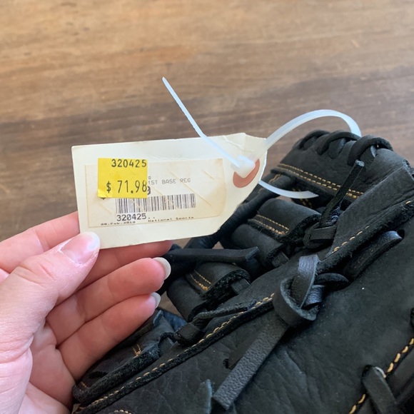 *SOLD*Baseball glove! NWT - Picture 4 of 6